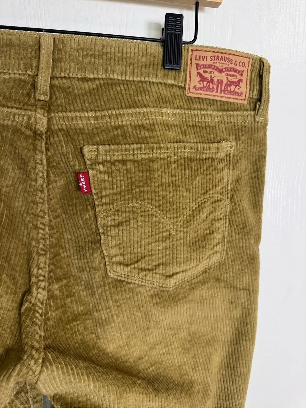 Levi's Corduroy Slim Fit Pants Men’s Size W32 L30 Tan Classic Casual Skater